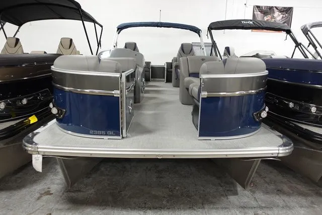 Slide: The Image of Tahoe Cascade Quad Lounger 23 FT 2023 - 2