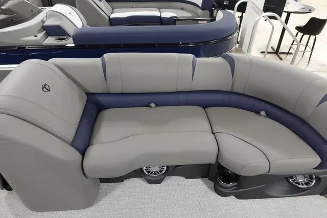 Slide: The Image of Tahoe Cascade Quad Lounger 23 FT 2023 - 5