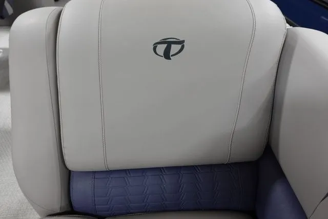 Slide: The Image of Tahoe Cascade Quad Lounger 23 FT 2023 - 6