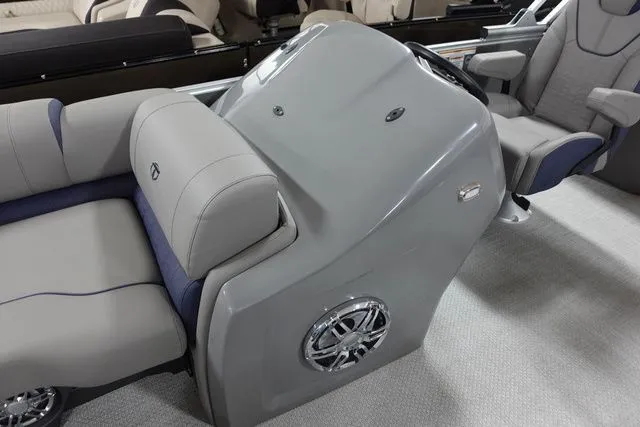 Slide: The Image of Tahoe Cascade Quad Lounger 23 FT 2023 - 7