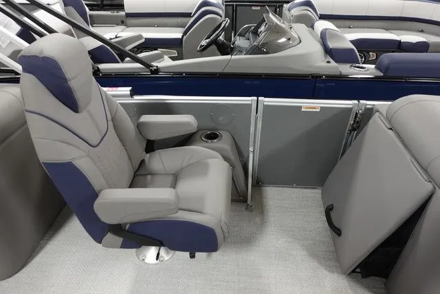 Slide: The Image of Tahoe Cascade Quad Lounger 23 FT 2023 - 8