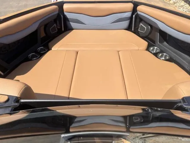 Slide: The Image of Malibu T235 2025 - 8