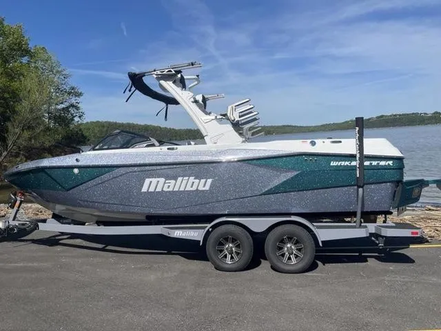 Slide: The Image of Malibu Wakesetter 23 LSV 2025 - 4