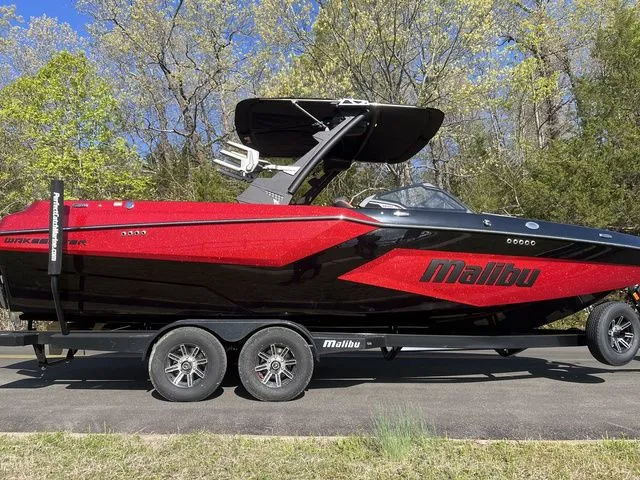 Slide: The Image of Malibu Wakesetter 24 MXZ 2025 - 14
