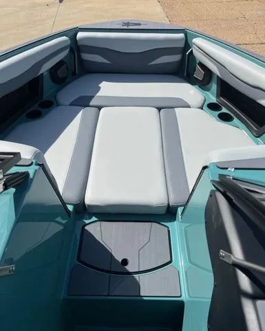 Slide: The Image of Axis Wake Research AXIS T235 2026 - 8