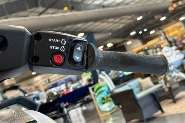 Slide: The Image of Yamaha FX CRUISER SVHO W/AUDIO-WHITE 2025 - 16