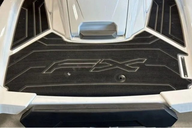 Slide: The Image of Yamaha FX CRUISER SVHO W/AUDIO-WHITE 2025 - 30