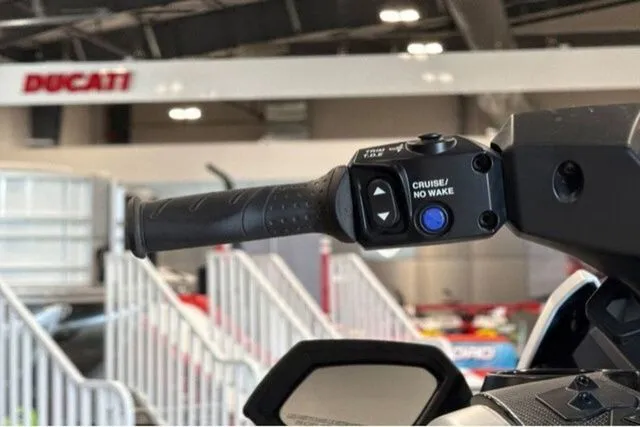 Slide: The Image of Yamaha FX CRUISER SVHO W/AUDIO-WHITE 2025 - 51