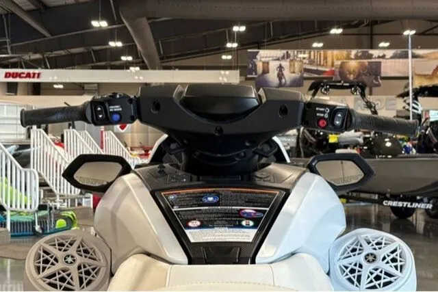 Slide: The Image of Yamaha FX CRUISER SVHO W/AUDIO-WHITE 2025 - 68