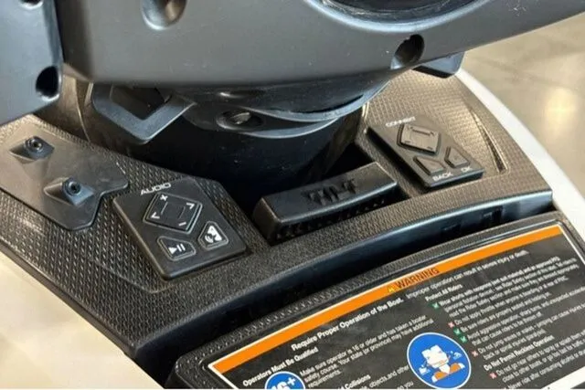 Slide: The Image of Yamaha FX CRUISER SVHO W/AUDIO-WHITE 2025 - 72