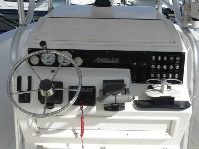 Slide: The Image of Angler 2900 CC 2000 - 18