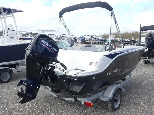 Slide: The Image of Bayliner M15 2024 - 4