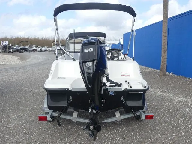 Slide: The Image of Bayliner M15 2024 - 5