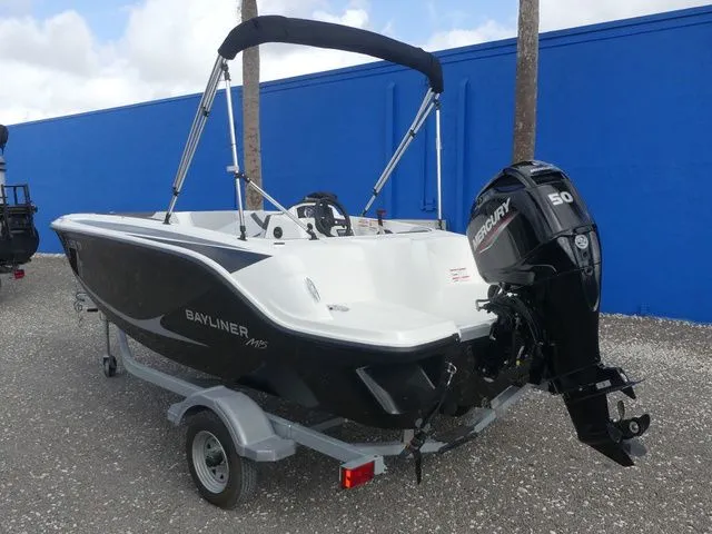 Slide: The Image of Bayliner M15 2024 - 6