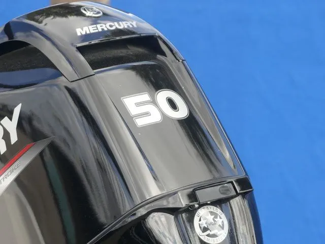 Slide: The Image of Bayliner M15 2024 - 9