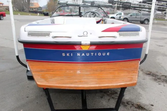 Slide: The Image of Nautique Ski Nautique 2002 - 4