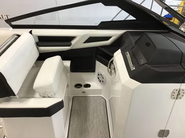 Slide: The Image of Cobalt R6 Surf 2025 - 10