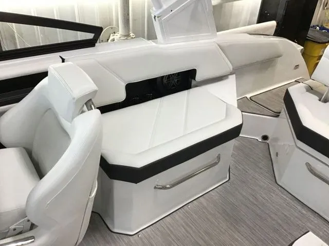 Slide: The Image of Cobalt R6 Surf 2025 - 11