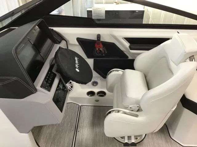 Slide: The Image of Cobalt R6 Surf 2025 - 12