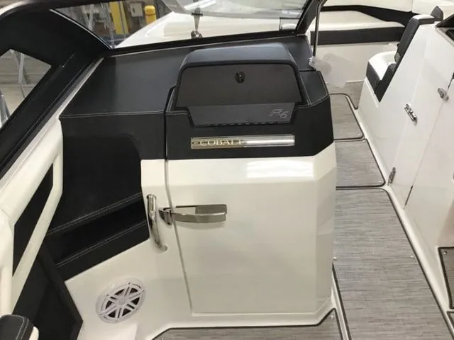 Slide: The Image of Cobalt R6 Surf 2025 - 8