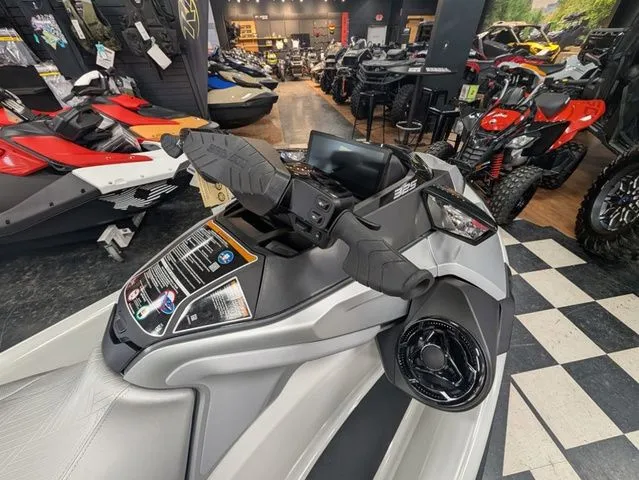 Slide: The Image of Sea-Doo GTX Limited 325 2026 - 9