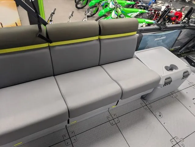 Slide: The Image of Sea-Doo Switch Fish™ 21 - 230 hp Galvanized 2026 - 11