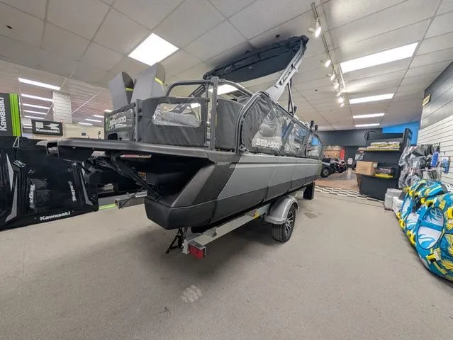 Slide: The Image of Sea-Doo Switch Fish™ 21 - 230 hp Galvanized 2026 - 3