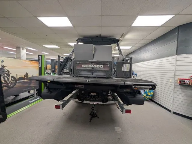 Slide: The Image of Sea-Doo Switch Fish™ 21 - 230 hp Galvanized 2026 - 4