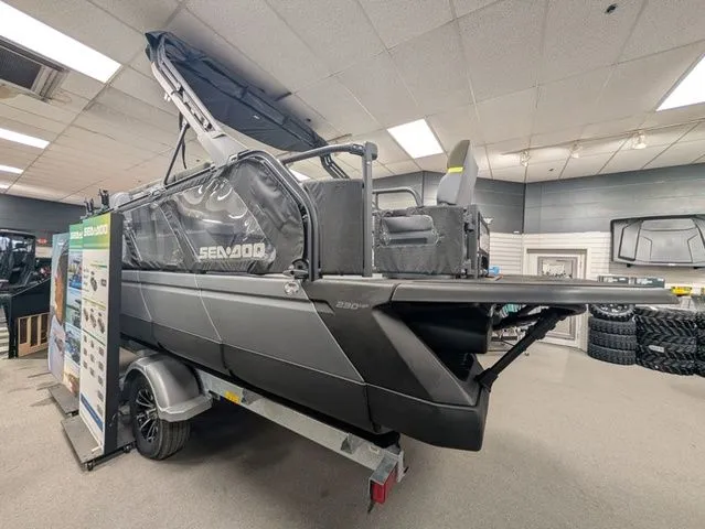 Slide: The Image of Sea-Doo Switch Fish™ 21 - 230 hp Galvanized 2026 - 5