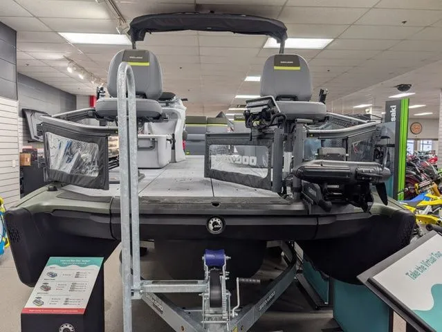 Slide: The Image of Sea-Doo Switch Fish™ 21 - 230 hp Galvanized 2026 - 6