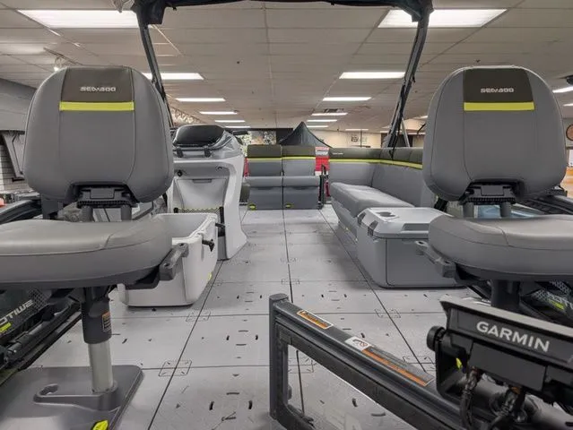 Slide: The Image of Sea-Doo Switch Fish™ 21 - 230 hp Galvanized 2026 - 7