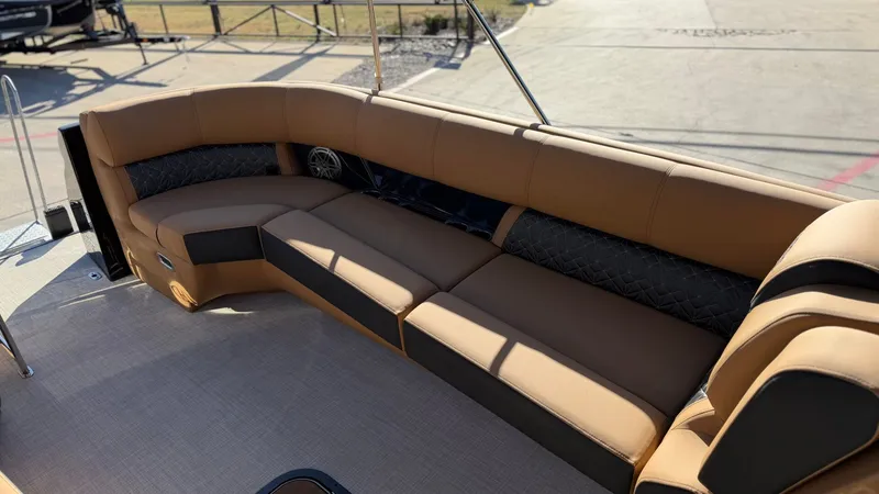 Slide: The Image of Harris Grand Mariner 250 2024 - 11