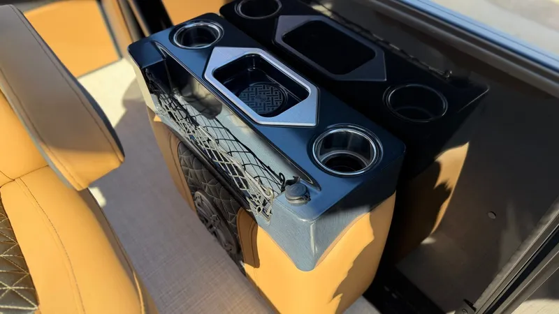 Slide: The Image of Harris Grand Mariner 250 2024 - 14