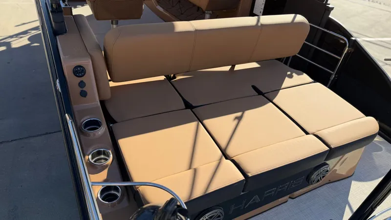 Slide: The Image of Harris Grand Mariner 250 2024 - 18