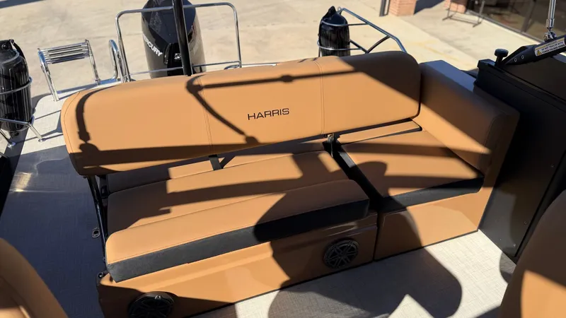 Slide: The Image of Harris Grand Mariner 250 2024 - 20