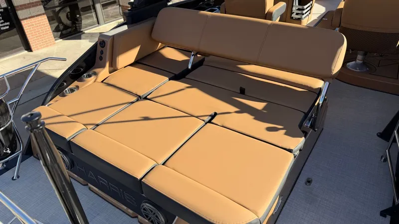 Slide: The Image of Harris Grand Mariner 250 2024 - 21