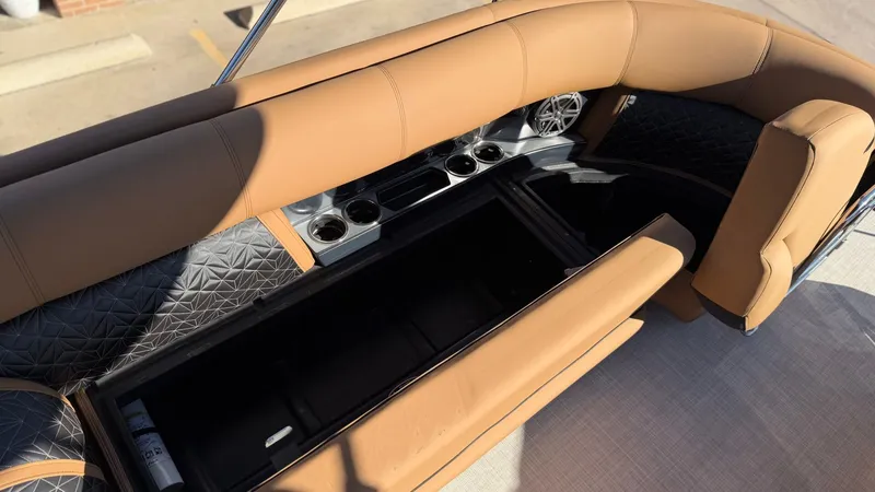 Slide: The Image of Harris Grand Mariner 250 2024 - 24