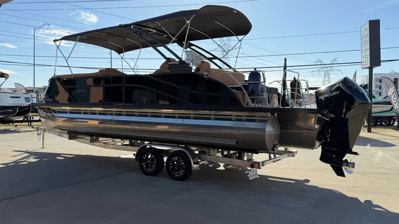 Slide: The Image of Harris Grand Mariner 250 2024 - 5