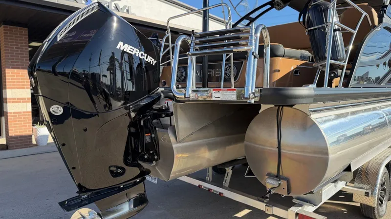 Slide: The Image of Harris Grand Mariner 250 2024 - 8