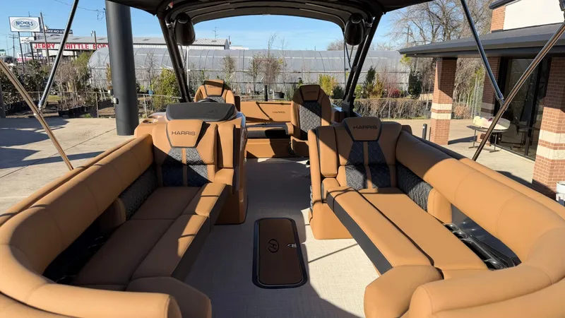 Slide: The Image of Harris Grand Mariner 250 2024 - 9