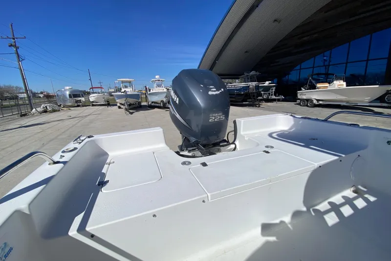 Slide: The Image of 2005 Sea Pro SV2400CC Bay Boat with Yamaha 225 engine, parked outdoors. - 10