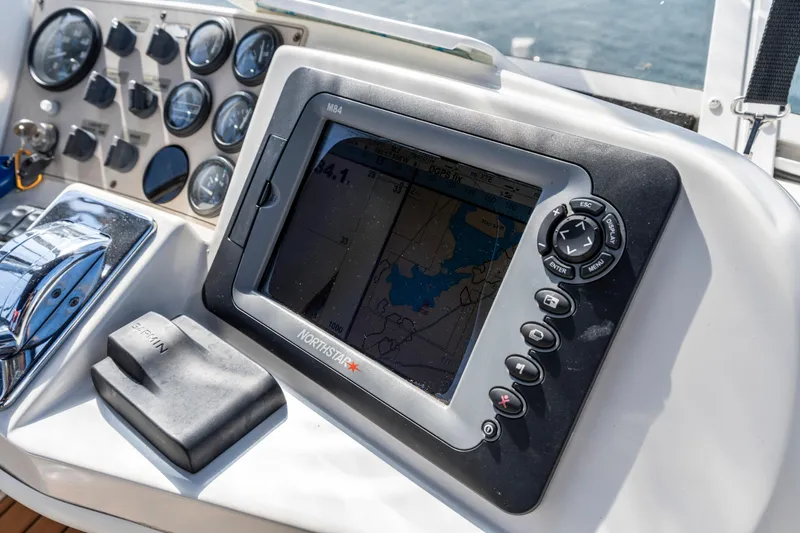 Slide: The Image of Navigation system on 2000 Carver 326 Aft Cabin Motor Yacht dashboard. - 33