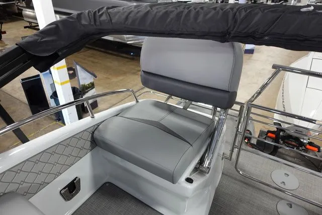 Slide: The Image of Manitou LX 23 SRW Single Engine 2023 - 12