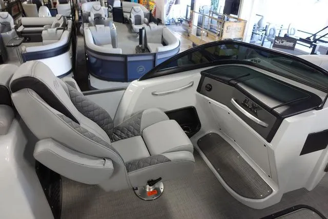 Slide: The Image of Manitou LX 23 SRW Single Engine 2023 - 9