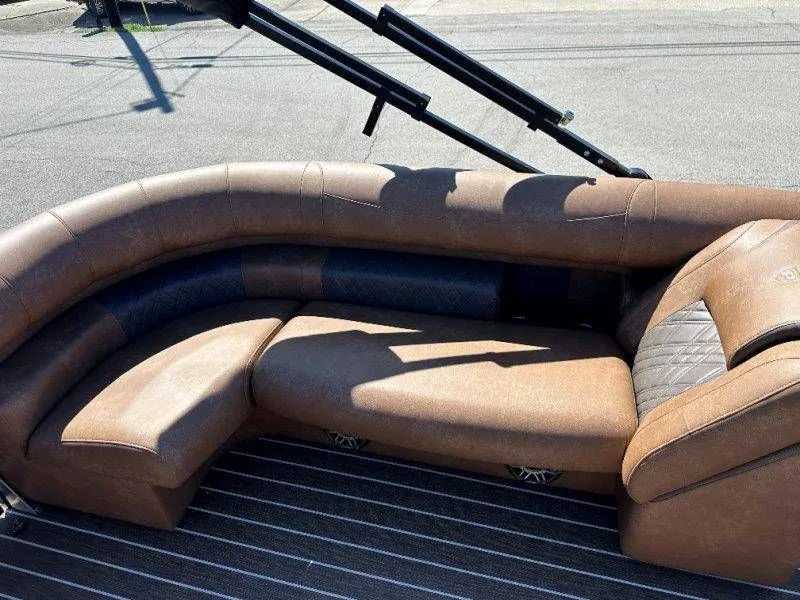 Slide: The Image of Premier 270 Intrigue RF-CL 2026 - 105