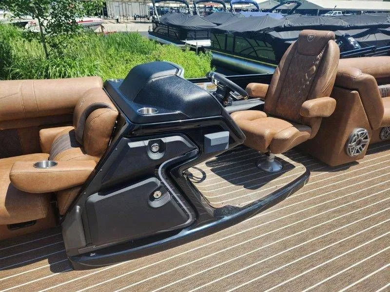 Slide: The Image of Premier 270 Intrigue RF-CL 2026 - 132