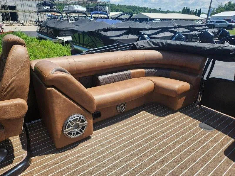 Slide: The Image of Premier 270 Intrigue RF-CL 2026 - 133