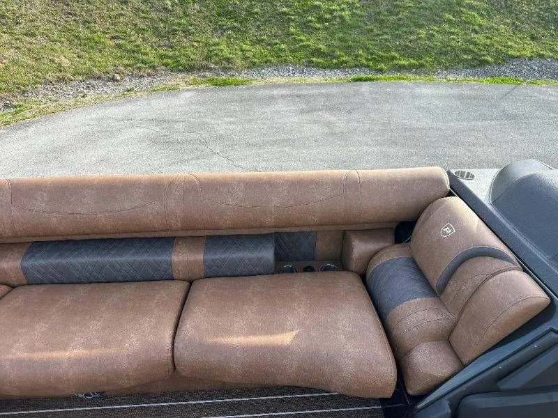 Slide: The Image of Premier 270 Intrigue RF-CL 2026 - 46