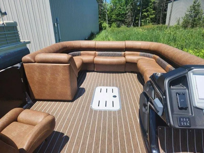 Slide: The Image of Premier 270 Intrigue RF-CL 2026 - 6