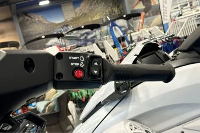 Slide: The Image of Yamaha FX SVHO W/AUDIO-BLACK/CYA 2025 - 14